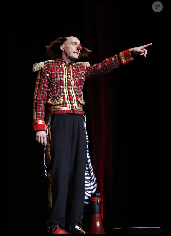 Warren Zavatta, première partie du spectacle Trop stylé de Dany Boon, à Paris le 1er janvier 2012.