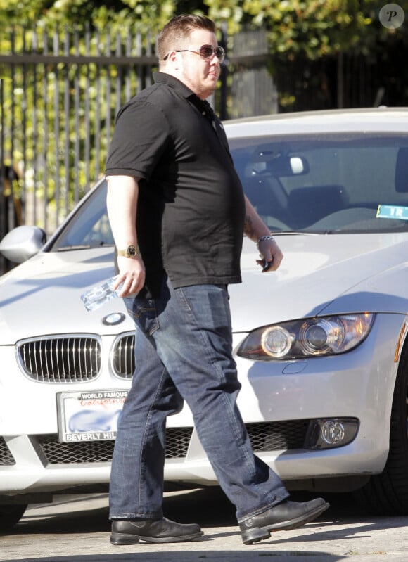 Chaz Bono, qui semble avoir pris quelques kilos, se promène dans les rues de Los Angeles le 9 janvier 2012