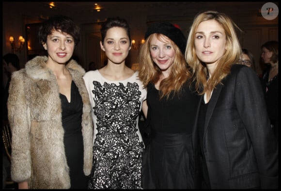 Valérie Bonneton, Marion Cotillard, Julie Depardieu et Julie Gayet à la soirée des révélations, à Paris le 16 janvier 2012.
