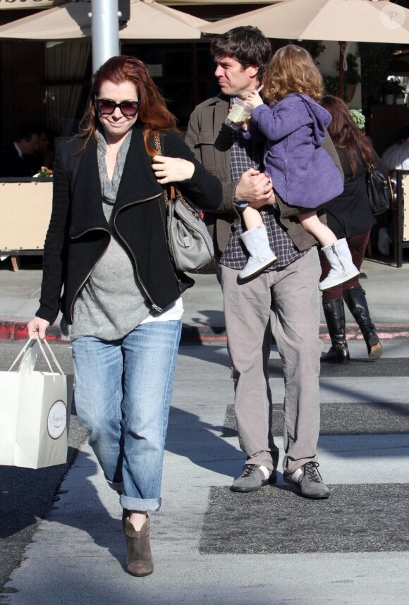 Alyson Hannigan, Alexis Denisof et leur fille Satyana sont de sortie à Los Angeles, le 17 janvier 2012.