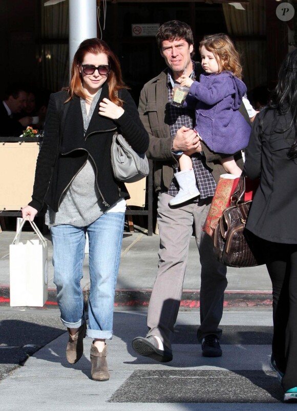 Alyson Hannigan, Alexis Denisof et leur fille Satyana sont sortis déjeuner à Los Angeles, le 17 janvier 2012.