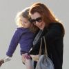 Alyson Hannigan et sa fille Satyana font une bonne action à Los Angeles, le 17 janvier 2012.