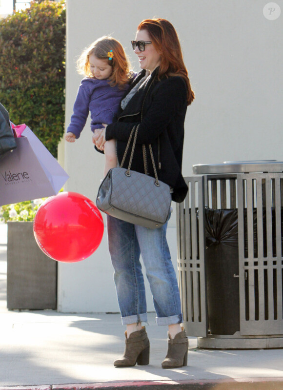 Alyson Hannigan et sa fille Satyana à Los Angeles, le 17 janvier 2012.