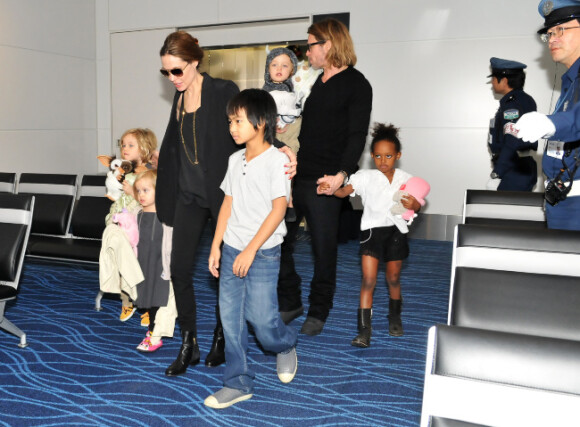 Angelina Jolie et ses enfants à Tokyo en novembre 2011