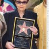 Etta James recevait son étoile sur Hollywood Boulevard, le 18 avril 2003.
Etta James, diva de l'âge d'or de Chess Records qui a traversé les époques et les styles, est morte le 20 janvier 2012 à 73 ans, succombant à sa leucémie.