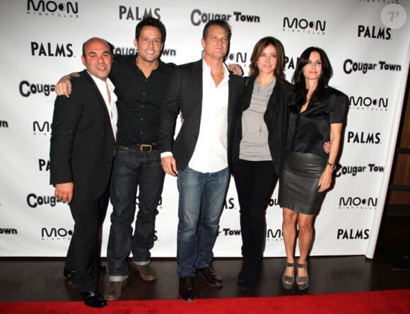 Ian Gomez, Josh hopkins, Brian Van Holt, Christa Miller et Courteney Cox lors de la soirée Cougar Town organisée à Las Vegas le 22 janvier 2012