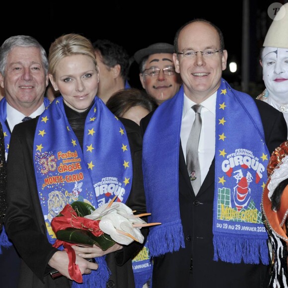Très complices, le prince Albert et la princesse Charlene de Monaco se sont joints mardi 24 janvier 2012 à la princesse Stéphanie et sa fille Pauline Ducruet pour la 6e soirée du 36e Festival International du Cirque de Monte-Carlo, au cours de laquelle les récompenses ont été distribuées.
