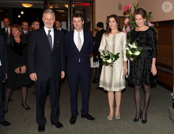 La princesse Mary et le prince Frederik de Danemark étaient les hôtes de la princesse Mathilde et du prince Philippe de Belgique le 26 janvier 2012 à Bruxelles, pour un concert de jazz marquant le début de la présidence danoise du Conseil européen.