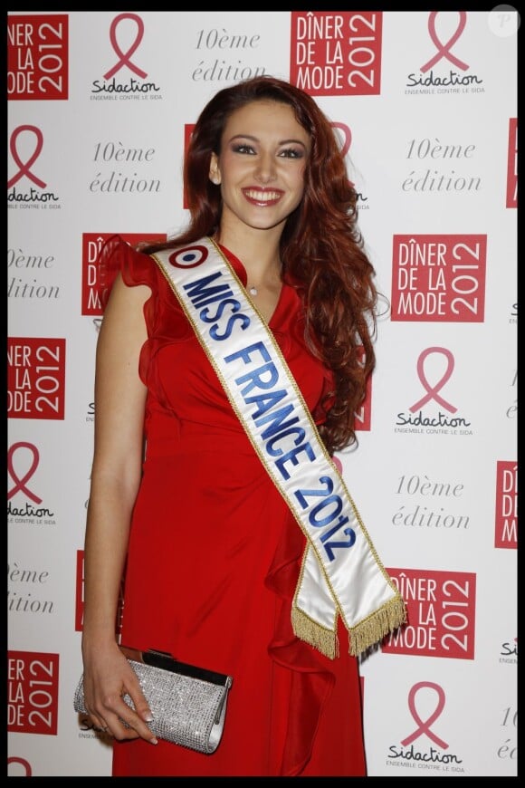 Delphine Wespiser, Miss France 2012, lors du Dîner de la mode pour le Sidaction, le 26 janvier 2012