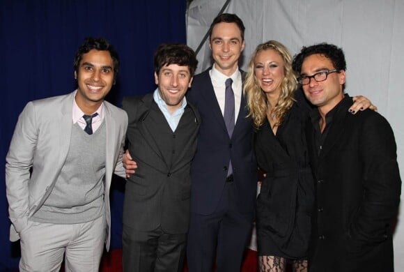 Simon Helberg (2e en part. de la gauche), star de The Big Bang Theory, sera papa au printemps 2012 : sa femme Jocelyn Towne est enceinte.