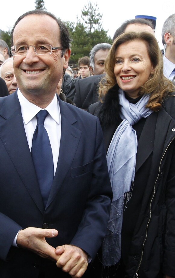 Valérie Trierweiler et son compagnon François Hollande le 8 janvier 2012 à Jarnac