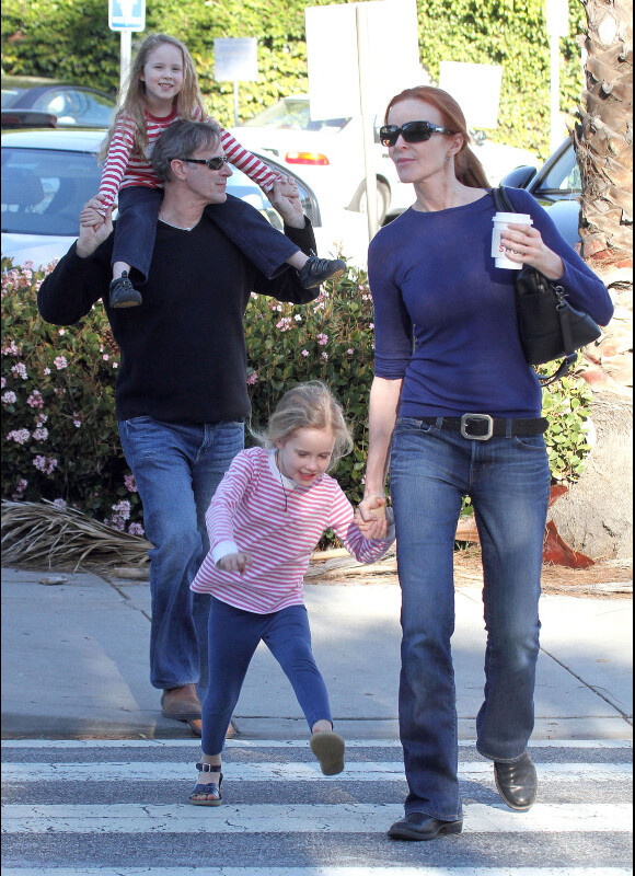 Marcia Cross, son mari Tom Mahoneh et leurs jumelles Eden et Savannah, le 28 janvier 2012 à Los Angeles