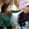 La reine Rania de Jordanie en visite dans le camp Madrasati d'Al-Karameh le 25 janvier 2012.