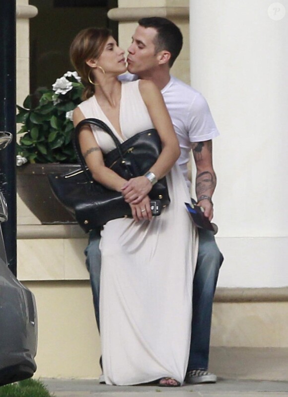 Photos exclusives : Elisabetta Canalis et Steve-O, très in love, le 30 janvier 2012 dans les rues de Los Angeles