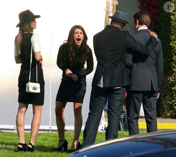 AnnaLynne McCord, Shenae Grimes, Tristan Wilds et Matt Lander détendus sur le tournage de 90210, à Los Angeles, le 1er février 2011.
