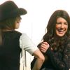 AnnaLynne McCord et une Shenae Grimes déchaînée sur le tournage de 90210, à Los Angeles, le 1er février 2011.