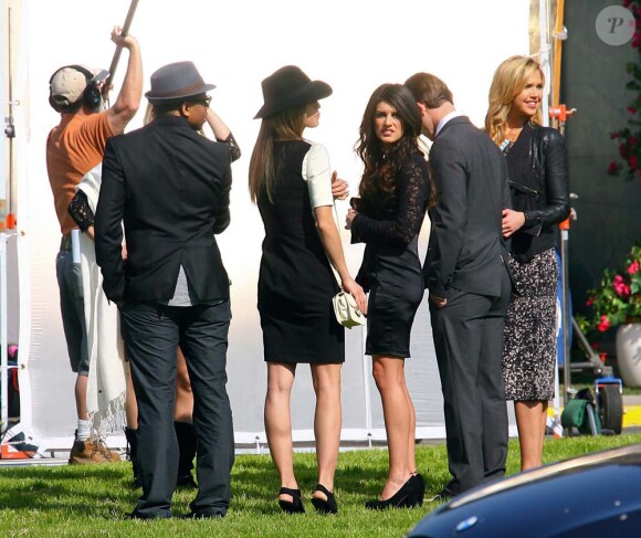 AnnaLynne McCord, Shenae Grimes, Tristan Wilds, Matt Lander et Arielle Kibbel sur le tournage de 90210, à Los Angeles, le 1er février 2011.