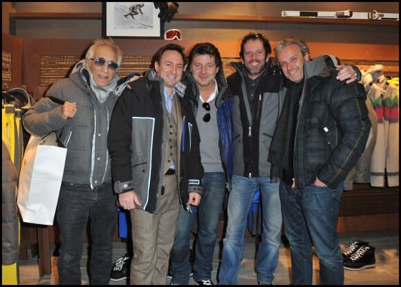 Gérard Darmon, Aymeric Franco (le directeur général de la marque), Philippe Lellouche, Christian Vadim et David Brécourt, dans la boutique LOOK à Paris le 1er février 2012