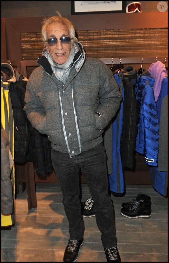 Gérard Darmon dans la boutique LOOK à Paris le 1er février 2012