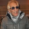 Gérard Darmon dans la boutique LOOK à Paris le 1er février 2012
