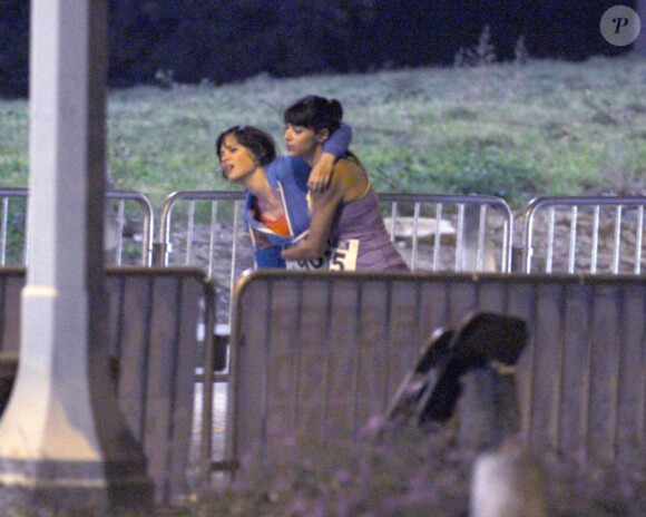 Zooey Deschanel et Hannah Simone sur le tournage de la série New Girl le 1er février 2012 à Los Angeles