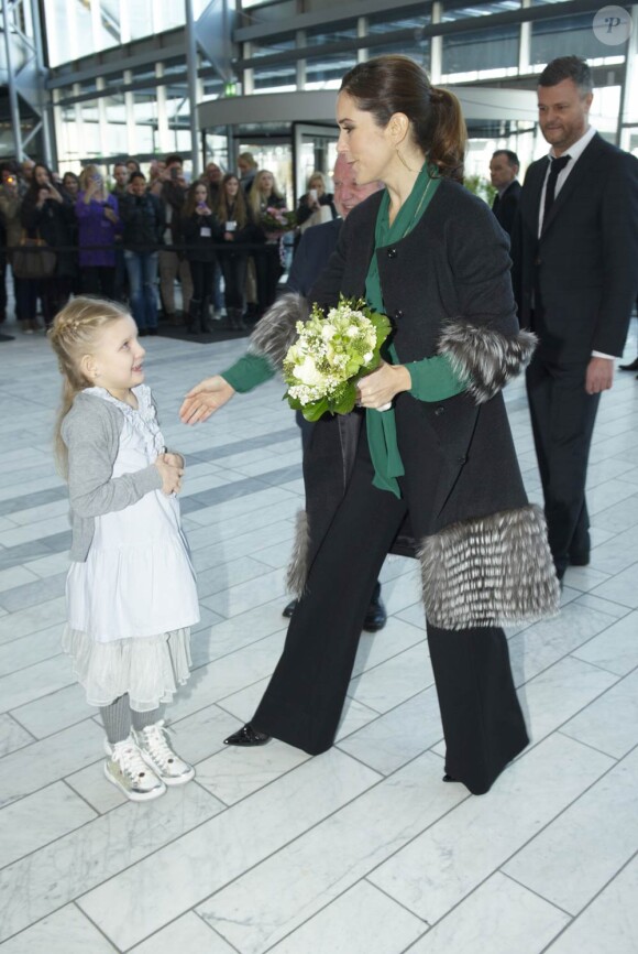 La princesse Mary a été l'attraction du Salon international de la mode de Copenhague, dont elle est la marraine, le 3 février 2012 au Bella Center.