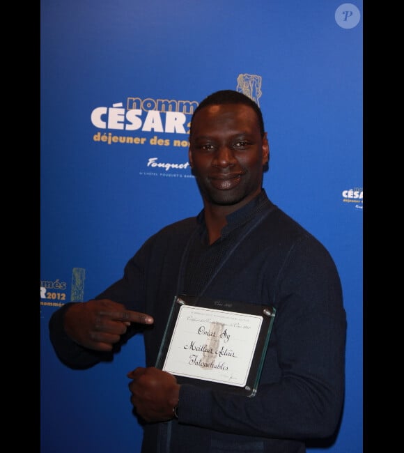 Omar Sy, nommé meilleur acteur pour Intouchables, lors du déjeuner des nommés aux César au Fouquet's à Paris le 4 février 2012