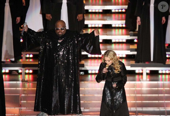Madonna et Cee Lo Green sur la scène du halftime show du Super Bowl, à Indianapolis, le 5 février 2012.