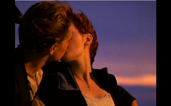 Les plus beaux baisers du cinéma
Emblématique baiser entre Kate Winslet et Leonardo diCaprio sur la proue du " Titanic ".