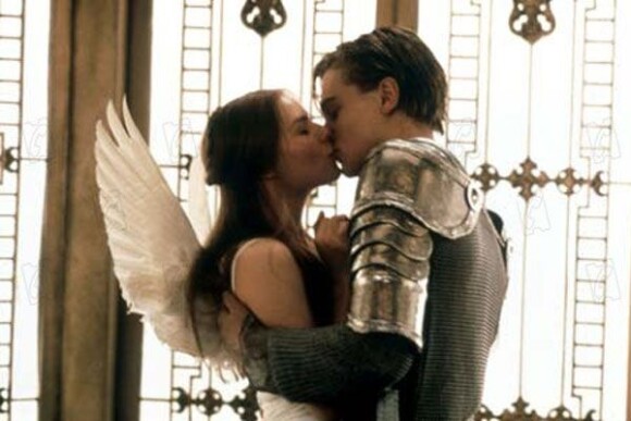 Les plus beaux baisers du cinéma
Aujourd'hui, les réalisateurs s'autorisent tout en matière de baiser comme celui de Bella et d'un vampire joués par Kristen Stewart et Robert Pattinson dans le 3ème volet de la saga Twilight