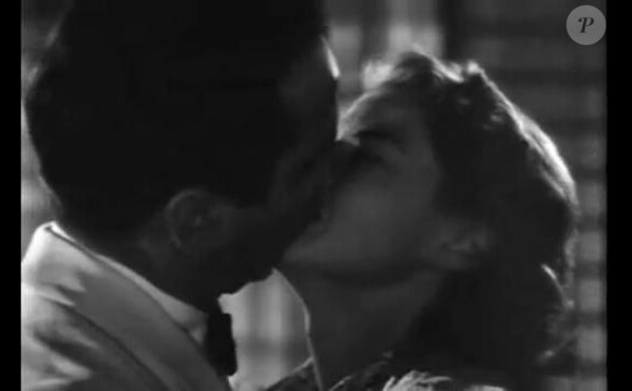 Les plus beaux baisers du cinéma
Baiser passionné entre Humphrey Bogart et Ingrid Bergman en 1942 dans "Casablanca".