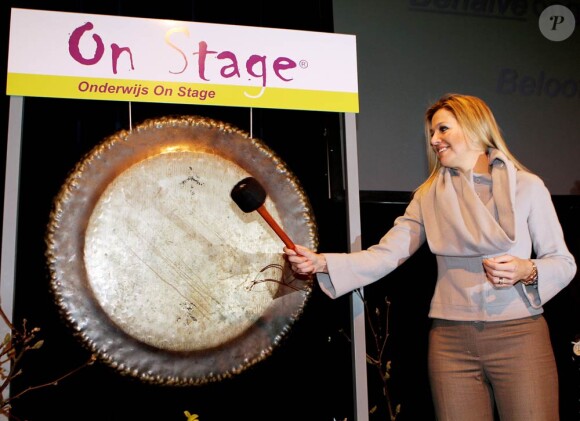 Un bon coup de gong et c'est parti : la princesse Maxima des Pays-Bas inaugurait le 7 février 2012 le salon Westland on Stage, dédié à l'orientation et à la formation professionnelle, à Poeldijk, dans la région de La Haye.