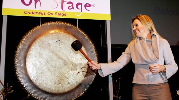 La princesse Maxima sonne le gong pour les étudiants néerlandais