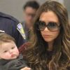 Hyper lookées : Victoria Beckham et Harper à leur arrivée à l'aéroport de New York, le 7 février 2012.