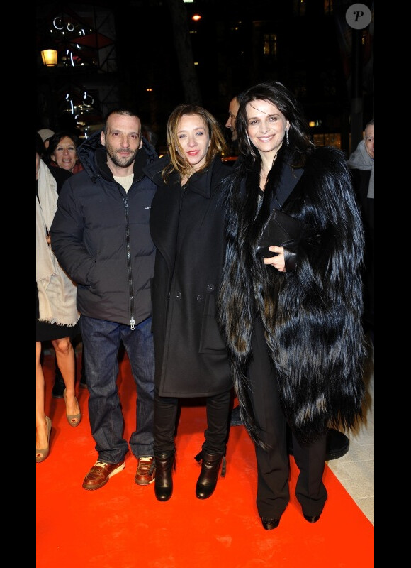 Mathieu Kassovitz, Sylvie Testud et Juliette Binoche à l'avant-première de La Vie d'une autre, à Paris le 7 février 2012.