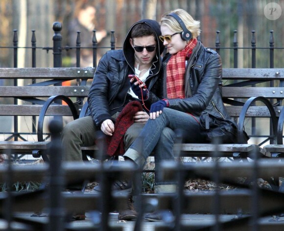 Evan Rachel Wood et Jamie Bell, aperçus lors d'une balade romantique et en musique à New York, le 7 février 2012.