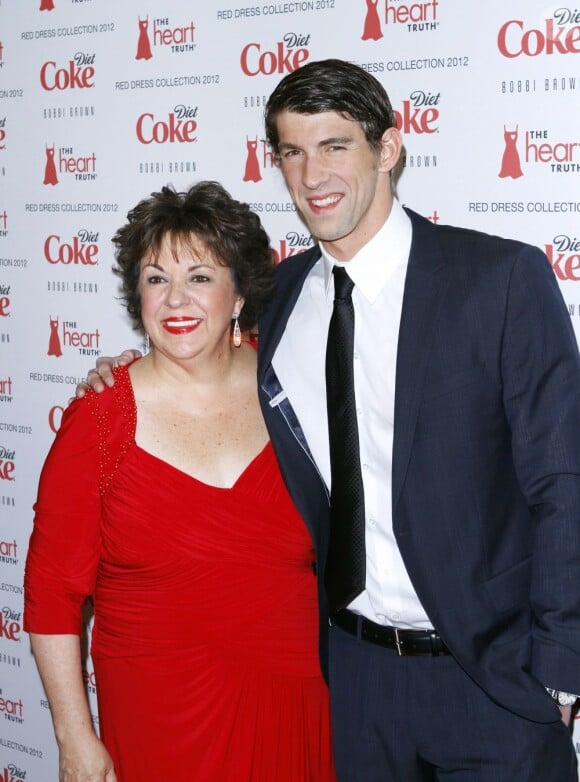 Michael Phelps et sa mère Debbie assistaient au défilé organisé par l'association The Heart Truth à New York, le 8 février 2012.