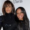 Quelques mois avant une nouvelle cure de désintoxication, Whitney  Houston se rend avec sa fille, Bobbi Kristina, à un gala, la veille de  la cérémonie des Grammy Awards, en février 2011 à Los Angeles.