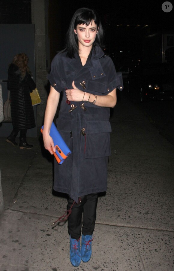 Krysten Ritter, stylée et en mode fashion week à l'entrée du défilé Tommy Hilfiger à New York, le 12 février 2012.