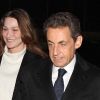 Nicolas Sarkozy et Carla Bruni arrivent, souriants, dans les locaux de TF1, à Paris, le 15 février 2012.