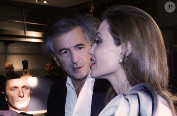 Angelina Jolie et Bernard-Henri Lévy lors de la présentation de son film à Paris le 16 février 2012