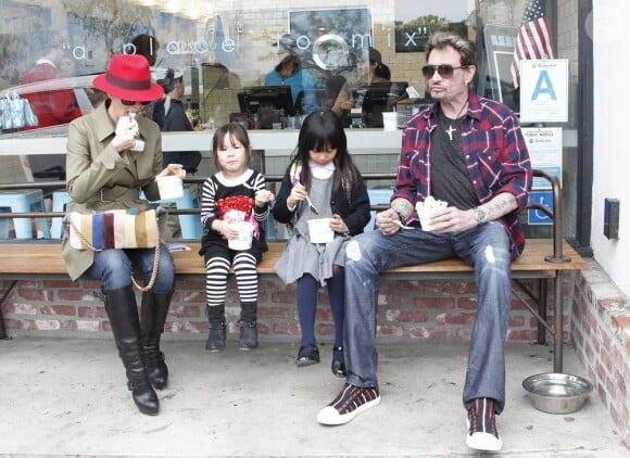 Johnny Hallyday, Laeticia et leurs fillettes, Février 2012 à Los Angeles