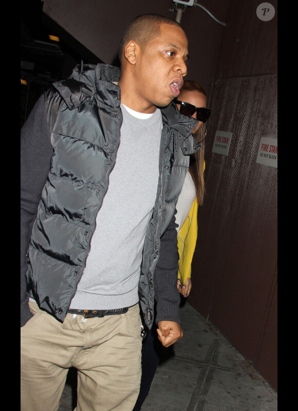 Jay-Z et Beyoncé lors de la victoire des Nets du New Jersey face aux Knicks de New York le 20 février 2012 à New York