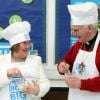 Susan Boyle en cuisinière très spéciale le 21 février 2012 à Édimbourg pour le lancement de l'opération Wee Box, The Big Change