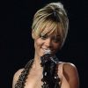 Rihanna en plein discours après avoir reçu son award de Meilleure Chanteuse Étrangère. Londres, le 21 février 2012.