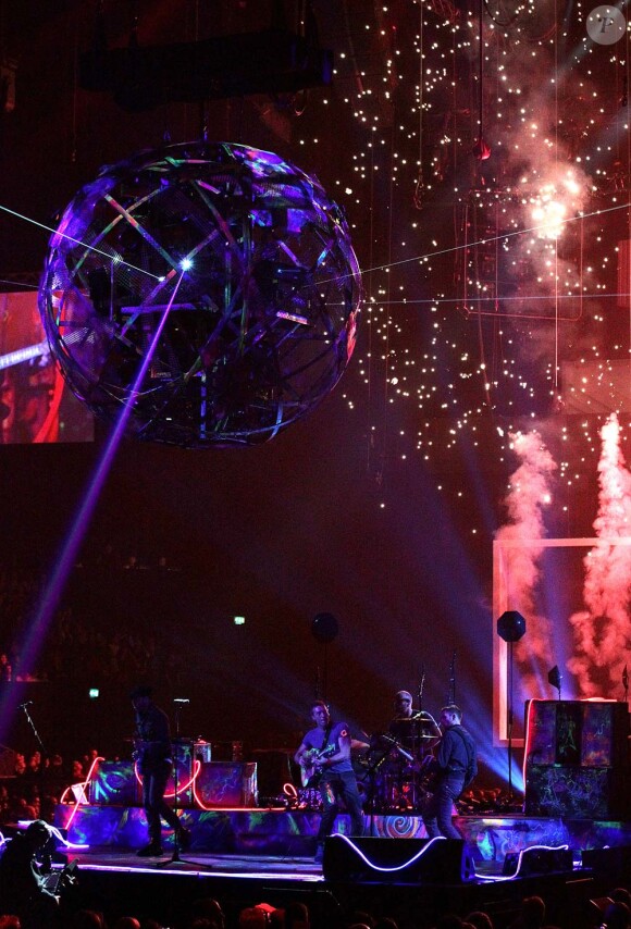 Coldplay sur la scène des Brit Awards, à Londres, le 21 février 2012.