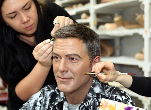 George Clooney a eu le droit à un petit lifting au musée de Madame Tussaud en vue des Oscars (le 22 février 2012)