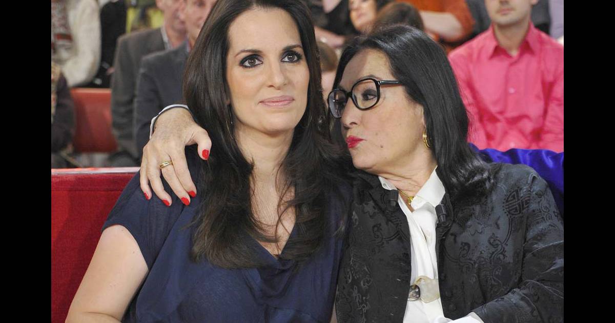 Qui Est La Sœur De Nana Mouskouri Nana Mouskouri et sa fille Louna, à l'enregistrement de Vivement