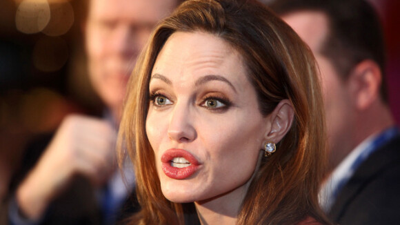 Angelina Jolie : Radieuse même sans maquillage dans les coulisses des Oscars