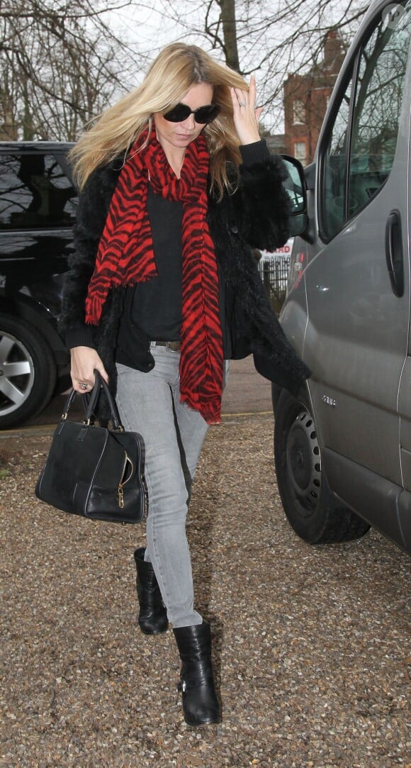 Kate Moss va jeter un coup d'oeil à l'avancement des travaux de sa nouvelle maison à Londres. Le 27 février 2012.